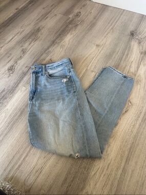 American Eagle Outfitters Light Wash Mom Jeans